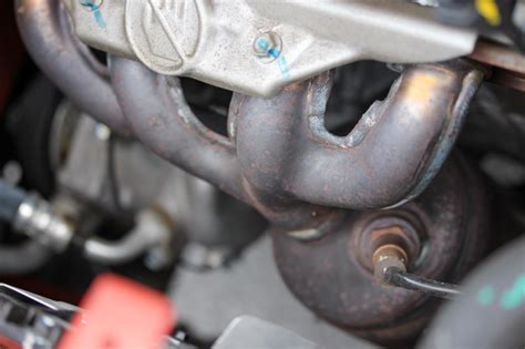 How to Tell if a Car Has an Exhaust Leak